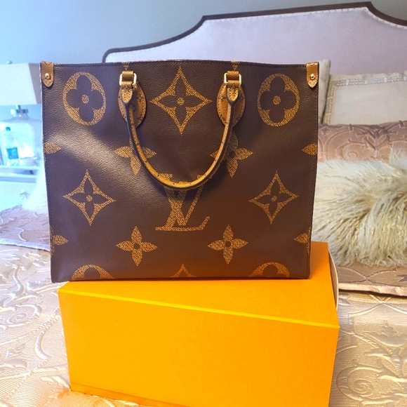 Louis Vuitton On The Go Tote PM - Picture 1 of 7
